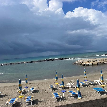 Bistrot Del Mare Leilighet Santo Stefano al Mare Eksteriør bilde