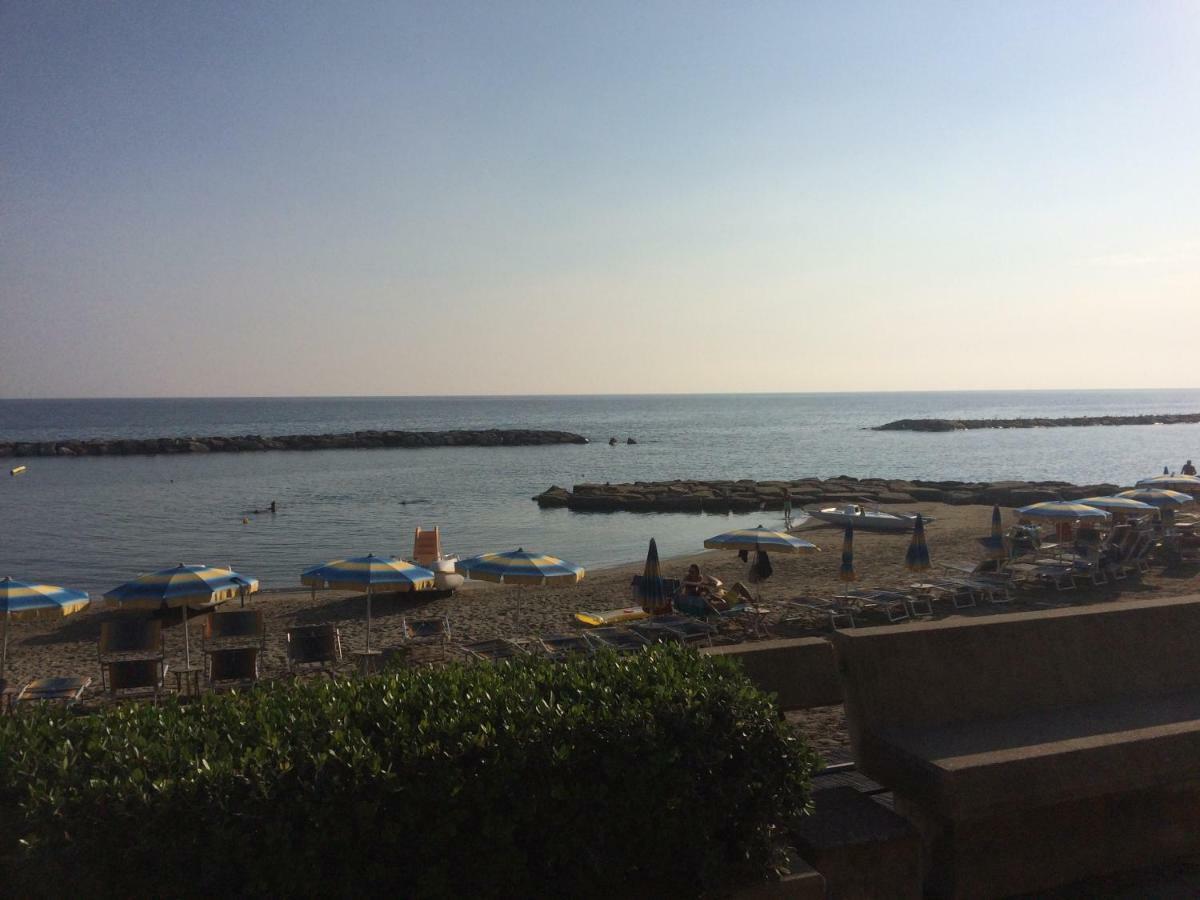 Bistrot Del Mare Leilighet Santo Stefano al Mare Eksteriør bilde